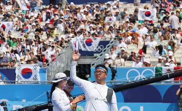 Südkorea gewinnt olympisches Gold im gemischten Team-Bogenschießen 