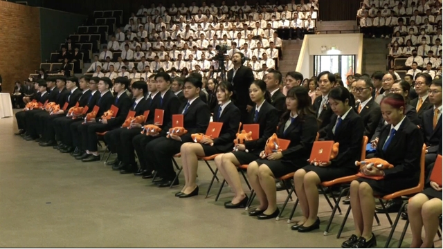 Erste Absolventen einer technischen Hochschule japanischen Stils in Thailand nehmen an der Abschlussfeier teil