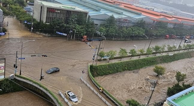 Schwere Regenfälle in Ost-Gangwon, Zentral-Chungcheong und den südlichen Regionen gemeldet