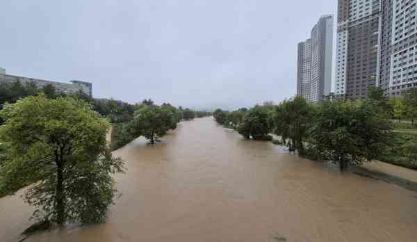 KMA: Überschwemmungen von über 80 mm/h in Gimhae gemeldet, Regenwarnungen herausgegeben