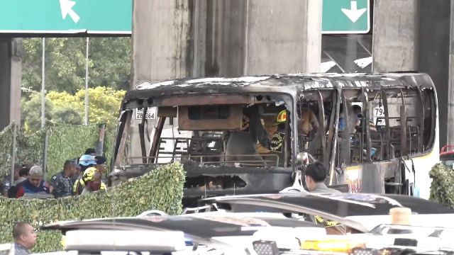 Nach tödlichem Busbrand vor Bangkok beginnen Ermittlungen