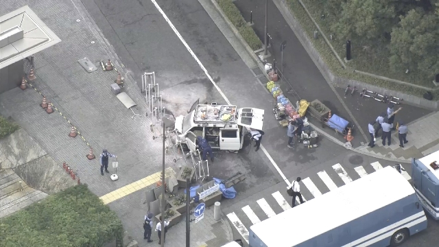 Die Polizei in Tokio geht davon aus, dass der Mann im Brandanschlag im LDP-Hauptquartier gut vorbereitet war