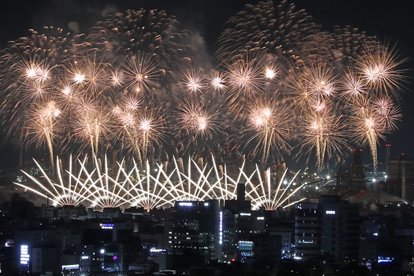 Premierminister ordnet vor dem Seoul International Fireworks Festival umfassende Sicherheitsmaßnahmen an 