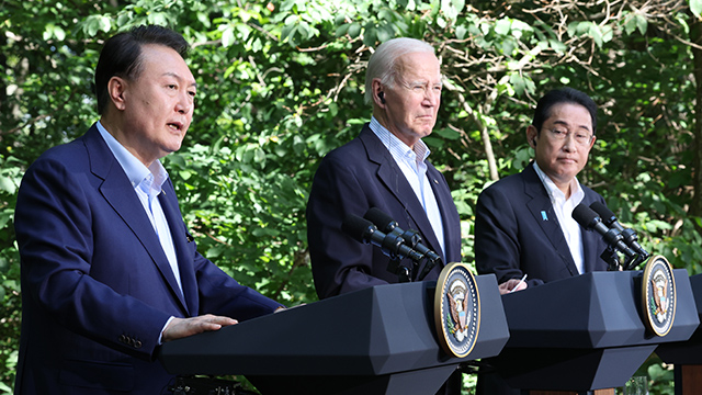 Biden schlägt vor Jahresende ein trilaterales Gipfeltreffen zwischen Südkorea, den USA und Japan vor