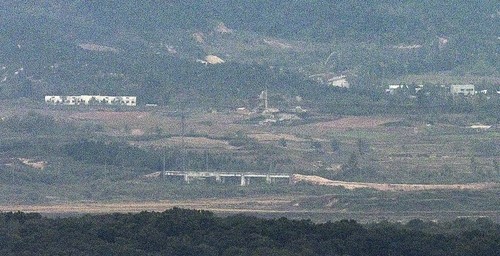 VOA: Nordkorea baut Mauer, um die innerkoreanische Straße Gyeongui zu blockieren