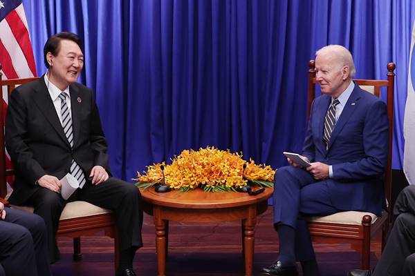 Yoon sucht auf dem APEC-Gipfel ein persönliches Treffen mit Biden, um über die Ukraine zu sprechen 