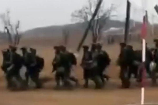 Der Mann soll laut Video ein nordkoreanischer Soldat gewesen sein und behauptet, er sei gezwungen worden, an der Front von Kursk zu kämpfen