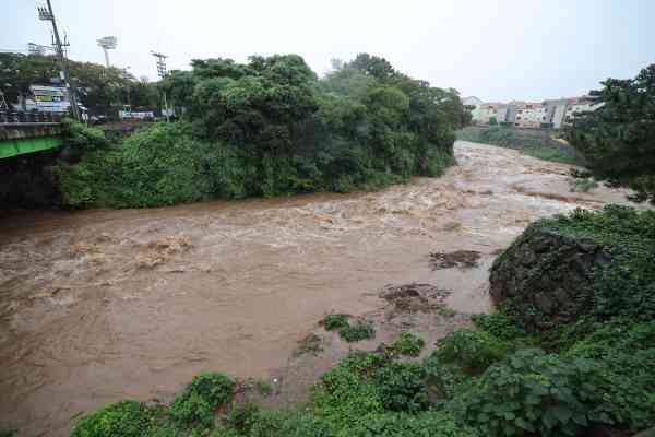 Jeju, Südküste, bis Samstag wird es starken Regen geben