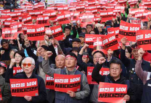 Arbeiter- und Bürgergruppen veranstalten große Kundgebungen in Seoul, 11 Festgenommene