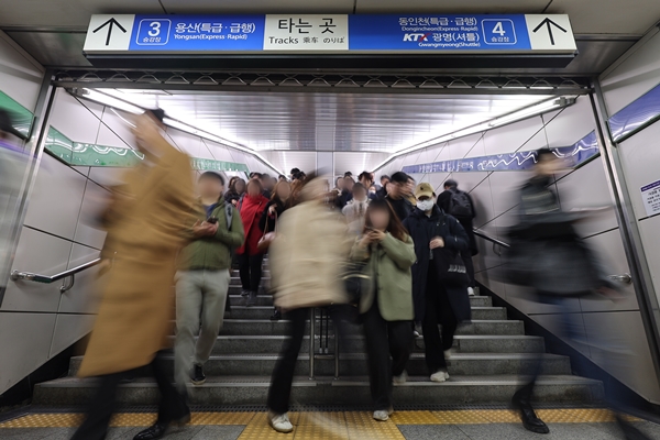 27 Züge hatten am zweiten Tag des Work-to-Rule-Protests in der Seouler Metro mindestens 20 Minuten Verspätung