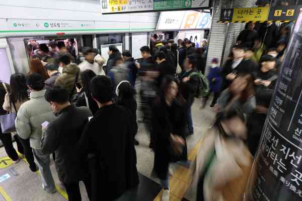 Seoul weitet wegen starkem Schneefall U-Bahn- und Busverbindungen aus