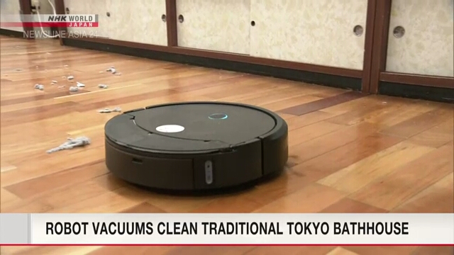 Roboterstaubsauger reinigen traditionelles Badehaus in Tokio